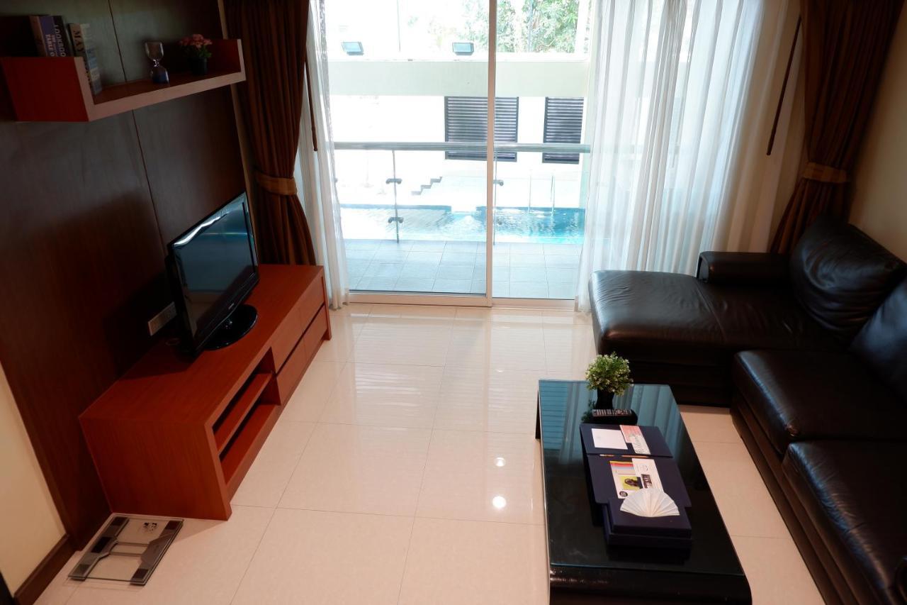 Suite Pool View