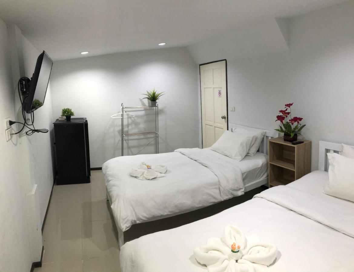 Double or Twin Room Private Bathroom