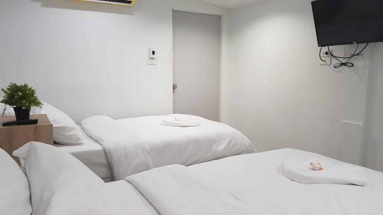 Double or Twin Room Private Bathroom