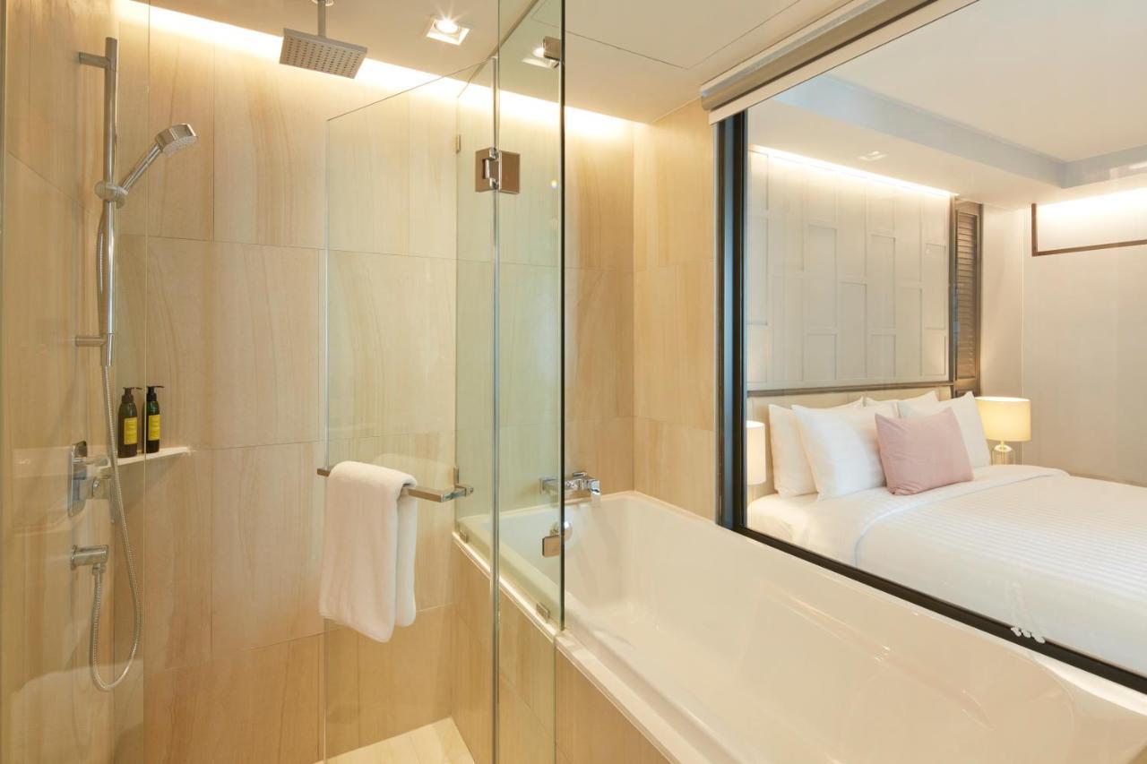 One-Bedroom Suite with Bathtub