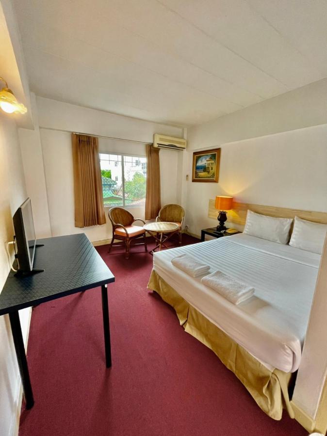 Suite,1087498468:JPEG