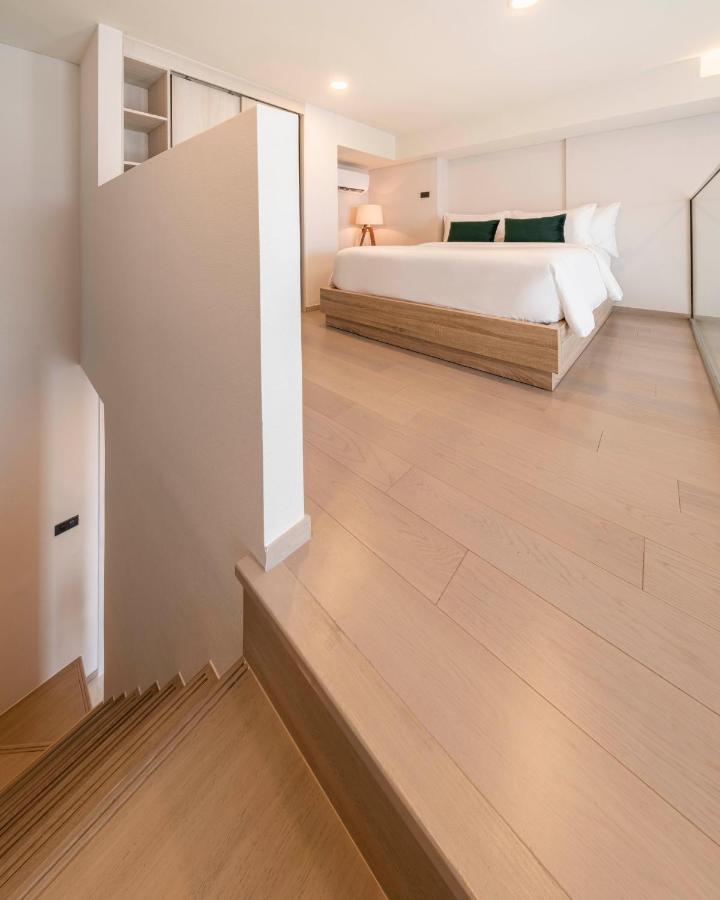 One-Bedroom Duplex Queen Suite,1681834669:JPEG