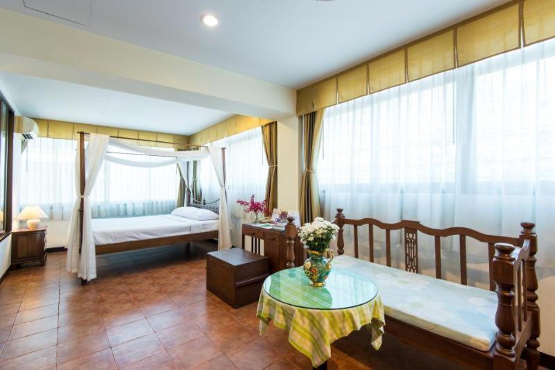 Triple Room Bath