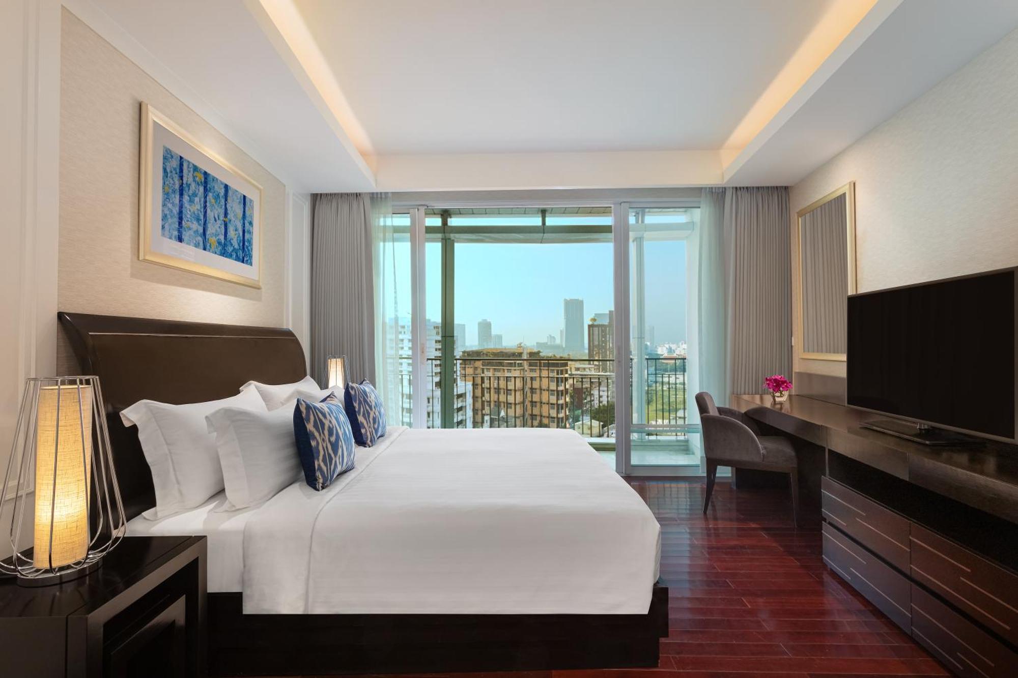 One-Bedroom Deluxe Suite King Club Benefits,1301527186:JPEG