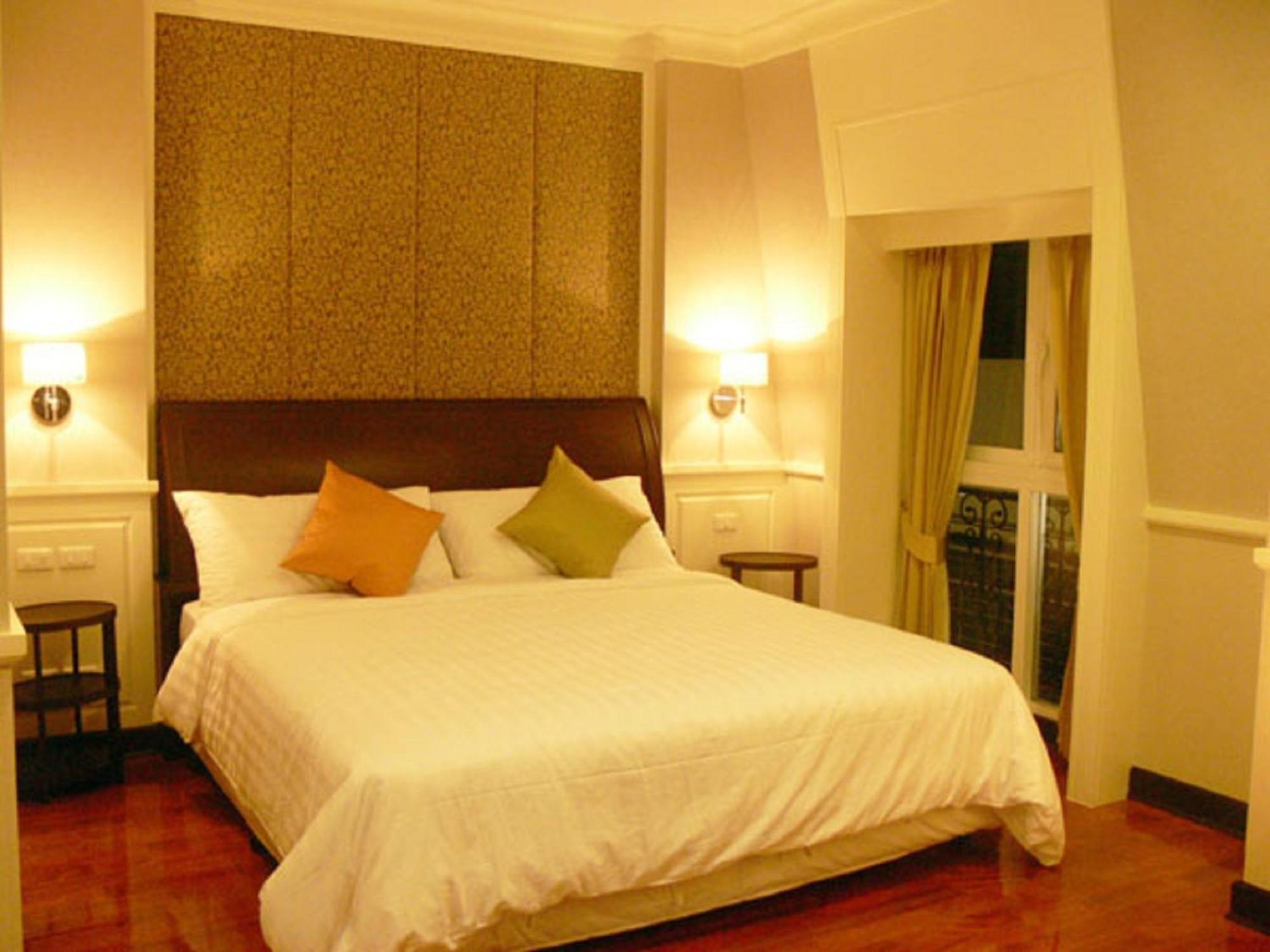 Standard Double or Twin Room Partial River View