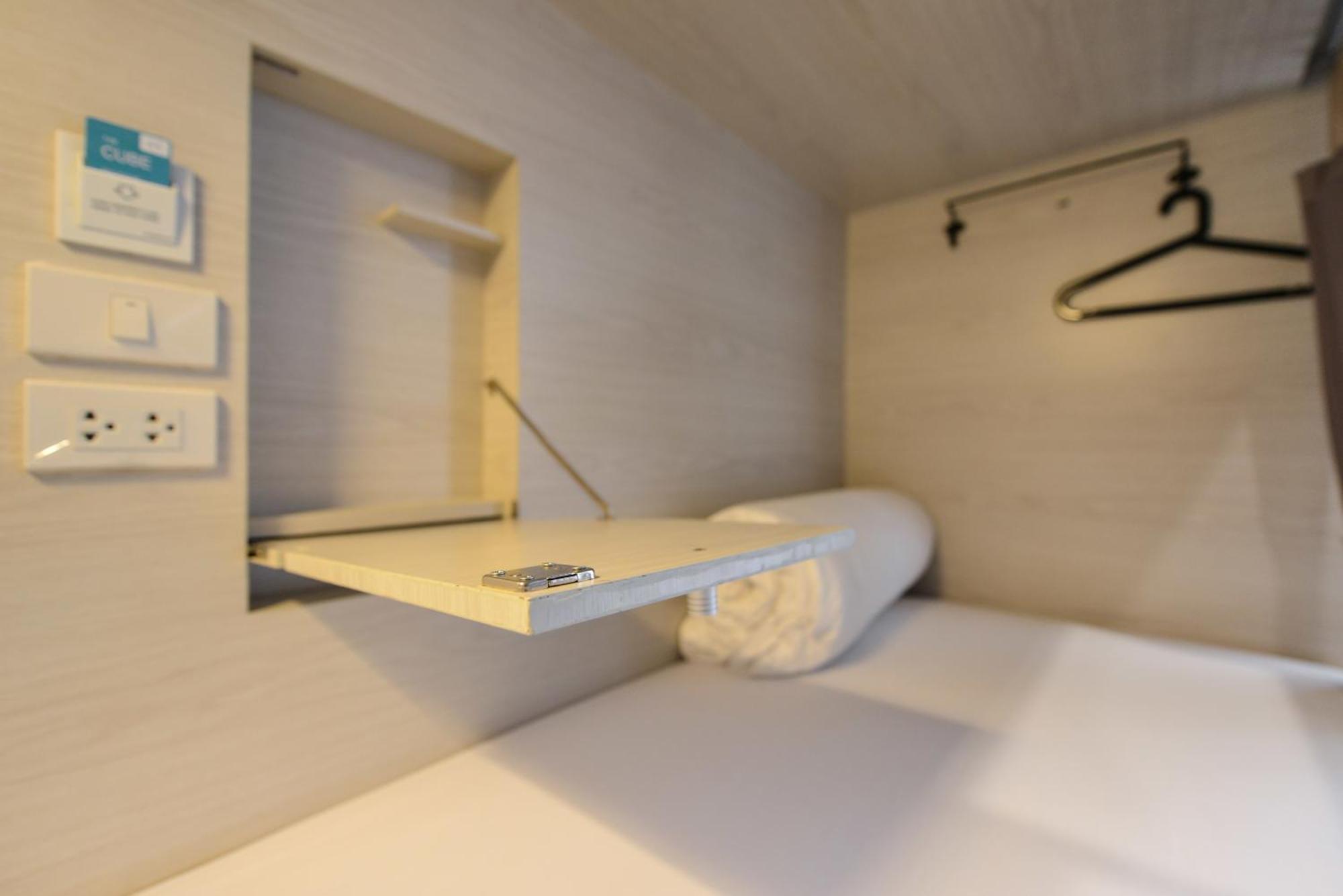 Single Bed Cube Front Entry Mixed Dormitory