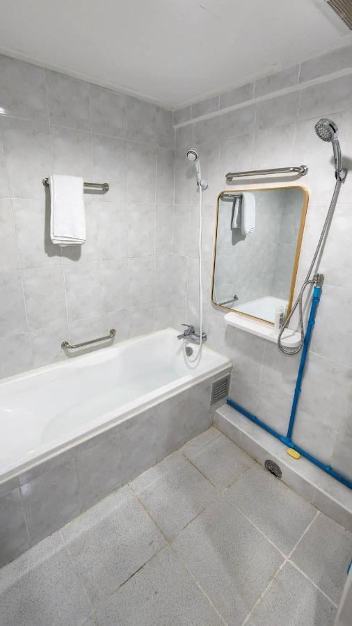 Two-Bedroom Apartment,1254846655:JPEG