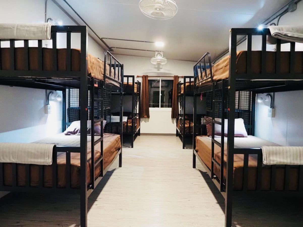 Bed 8-Bed Mixed Dormitory Room Fan