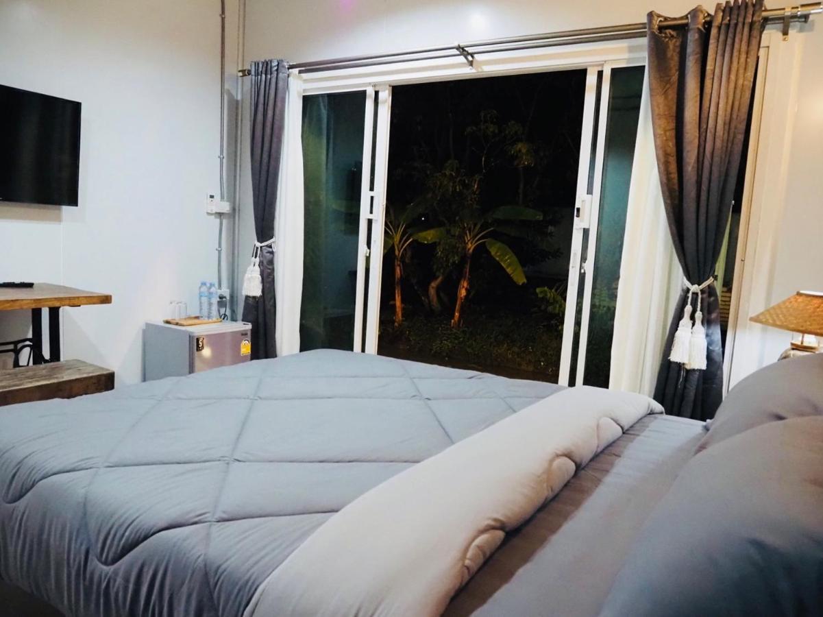 Queen Room Garden View