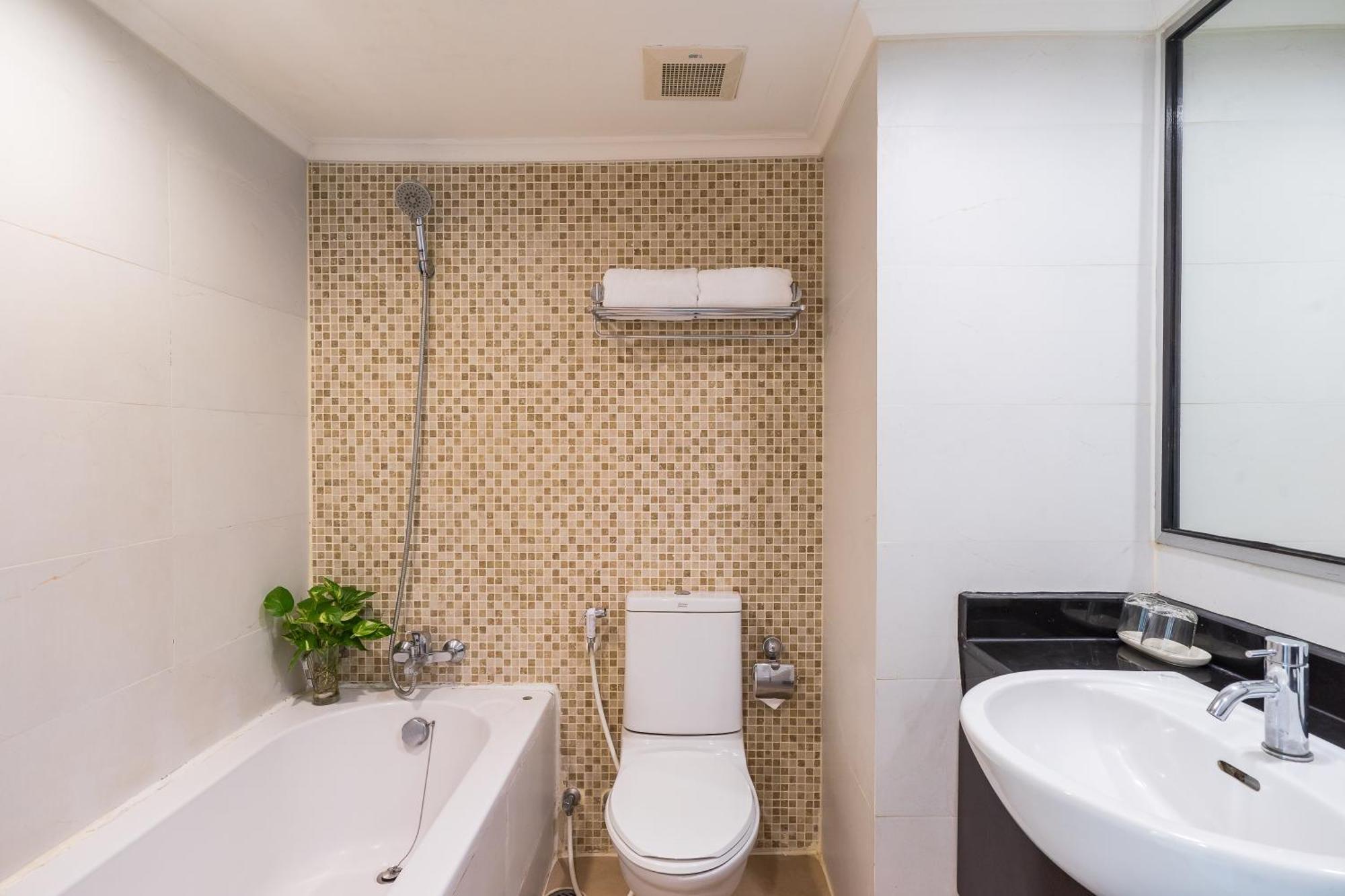 Deluxe Double Room Bathtub