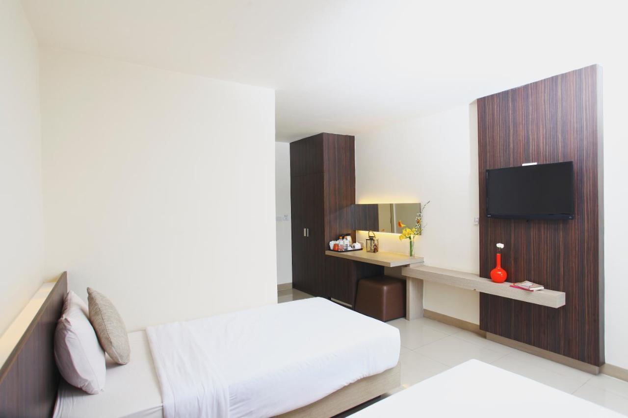 Studio Twin Beds