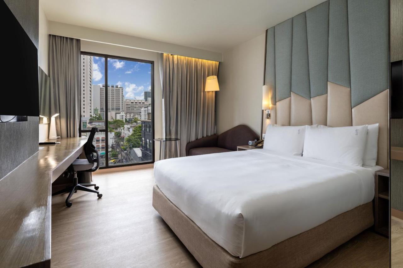 Standard Queen Room Street View