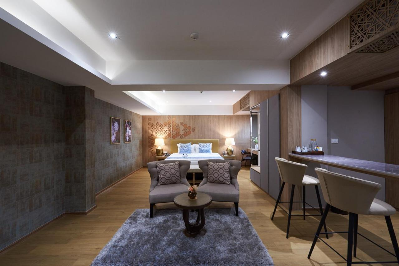 Deluxe King Room