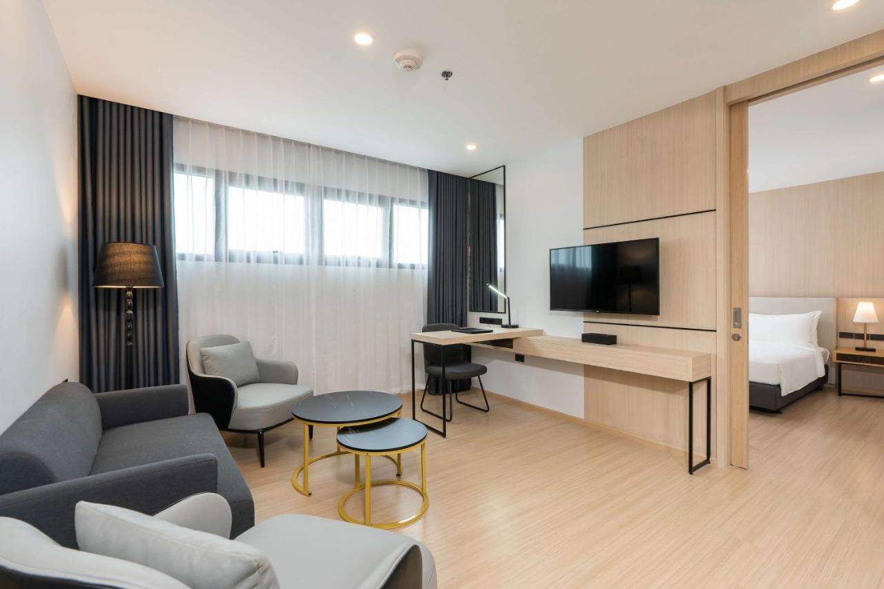One-Bedroom King Suite Non-Smoking