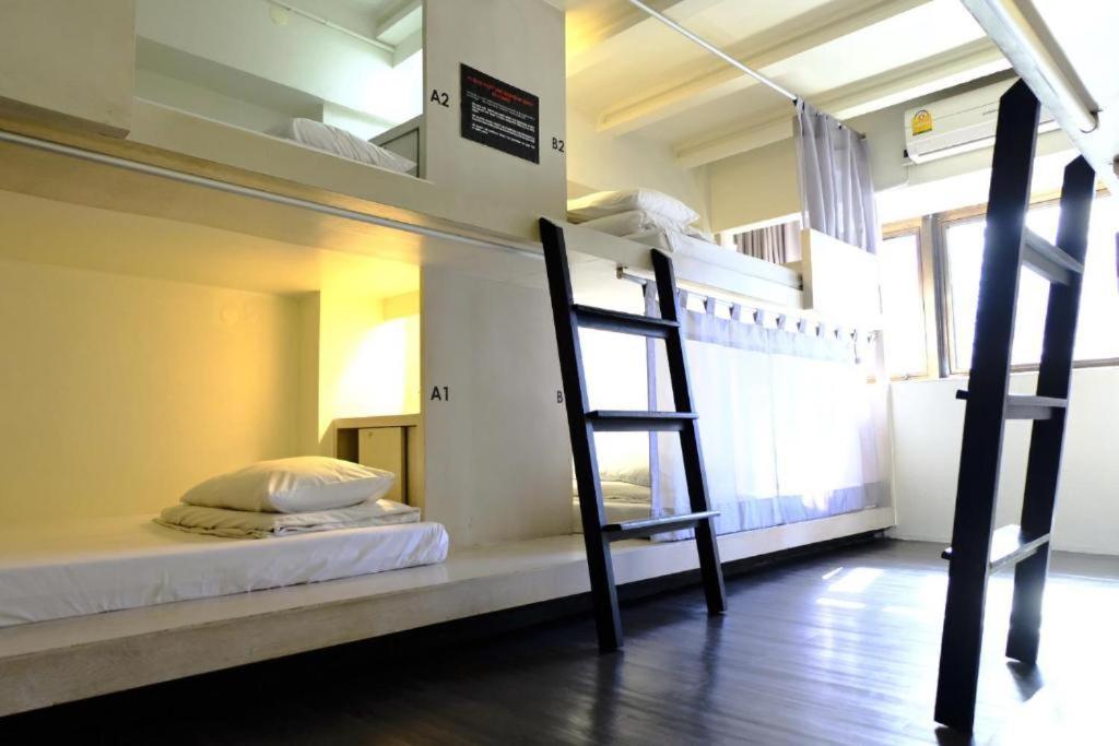 Single Bed Mixed Dormitory Room