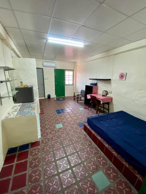 One-Bedroom Apartment,1347151949:JPEG