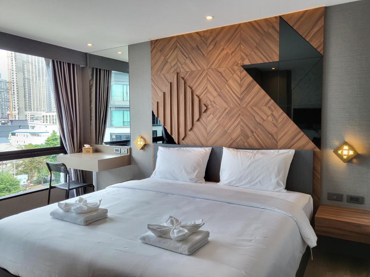 Superior King Room,1362565856:JPEG