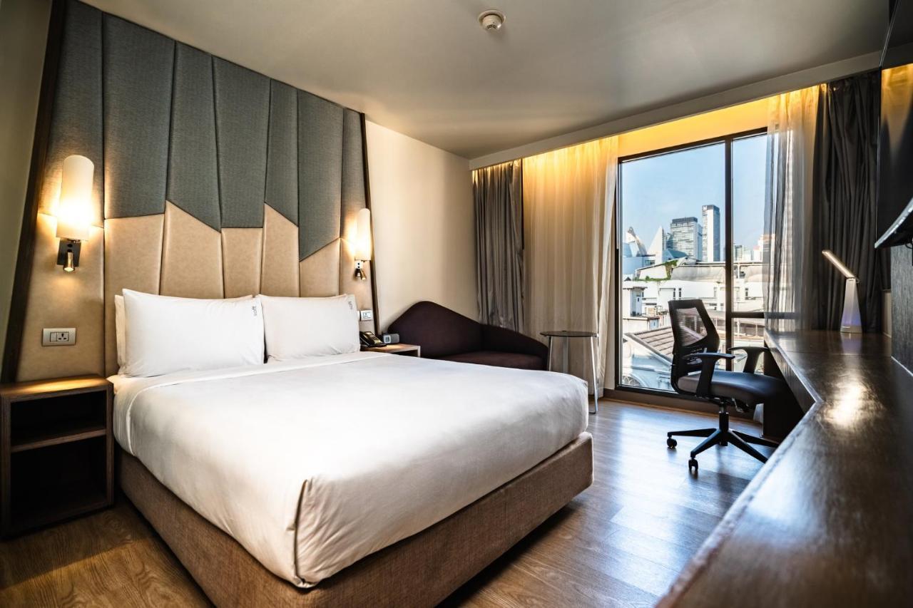 Standard Queen Room Street View