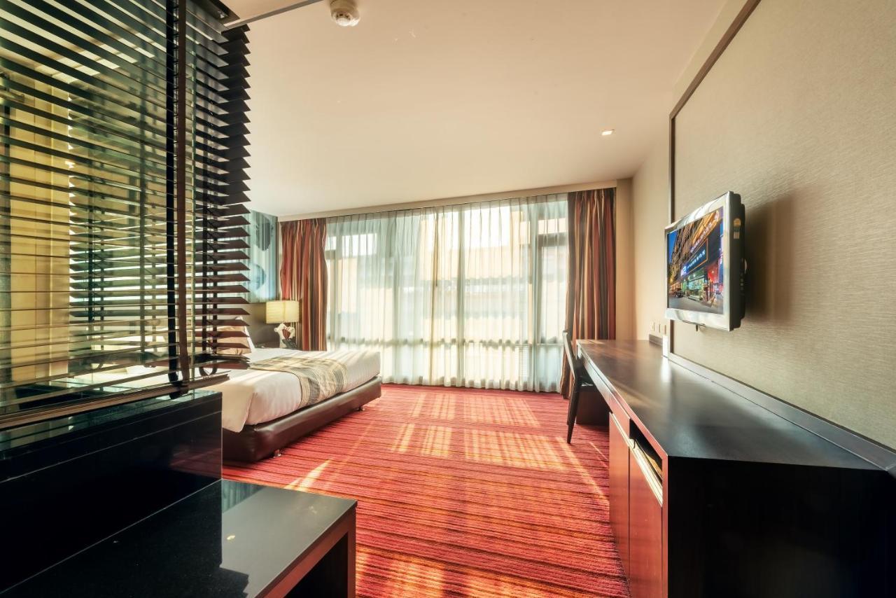 Corner Suite