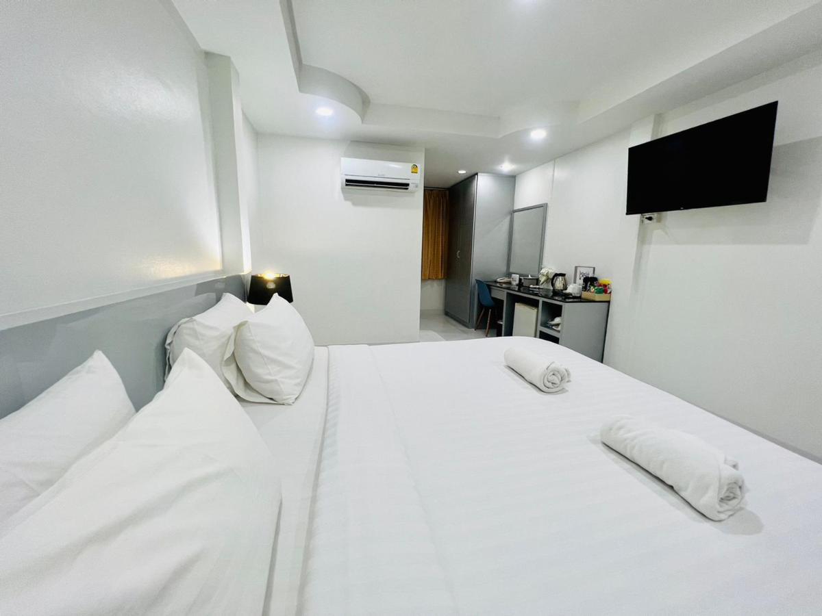 Deluxe Room,1380847580:JPEG