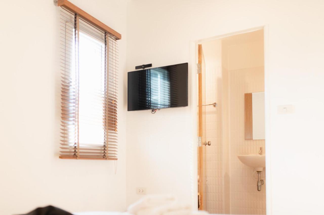 Superior Queen Room Private Bathroom