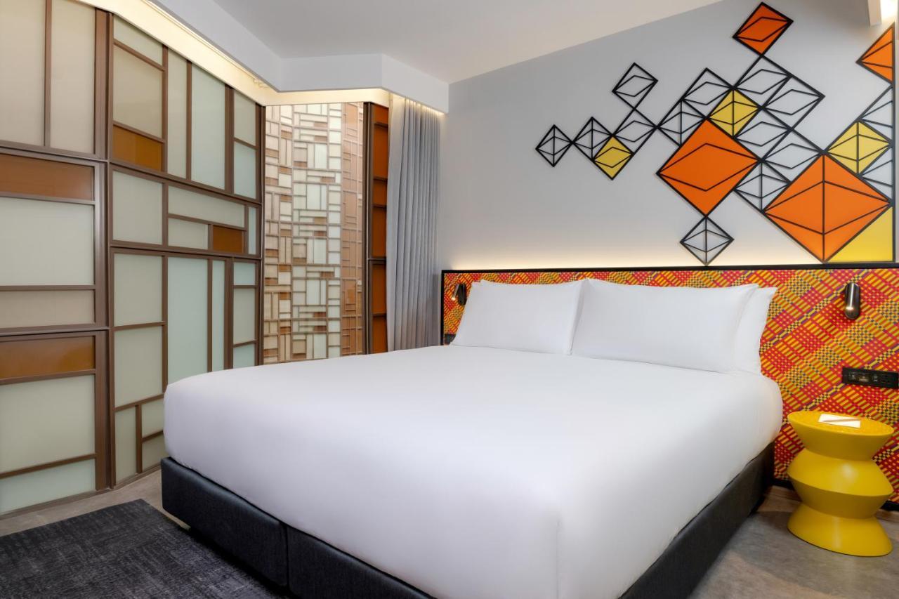 Superior King Room Atrium View