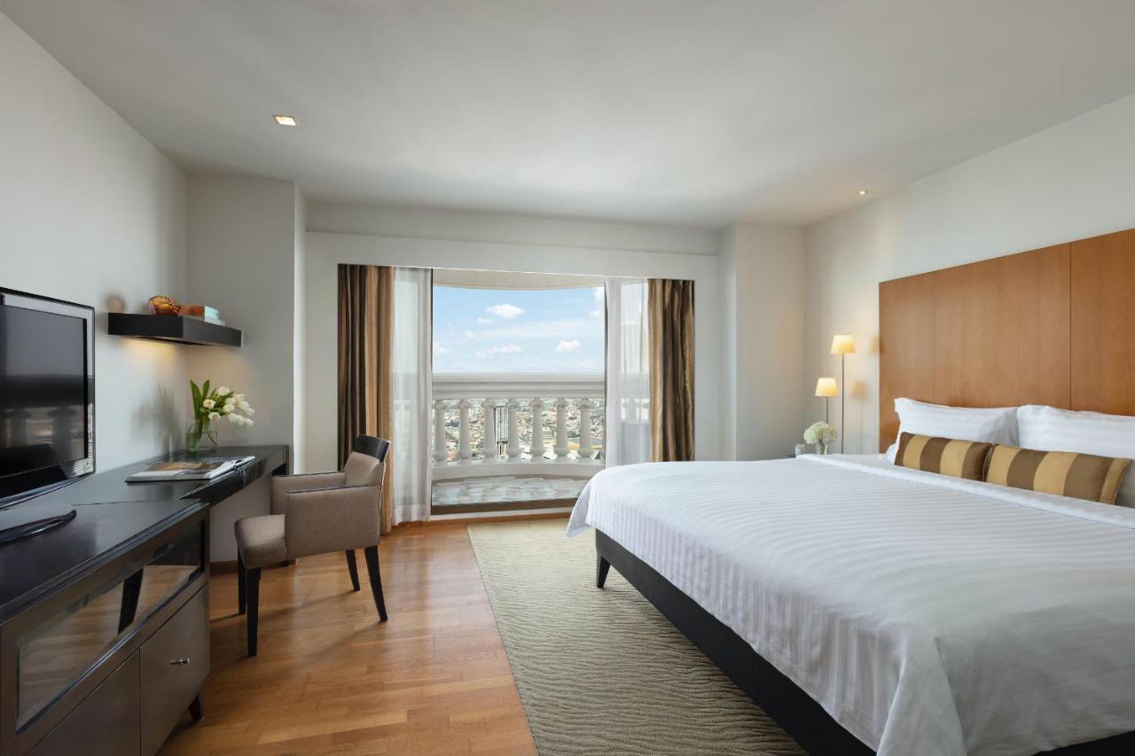 Tower Club Suite City View Lounge