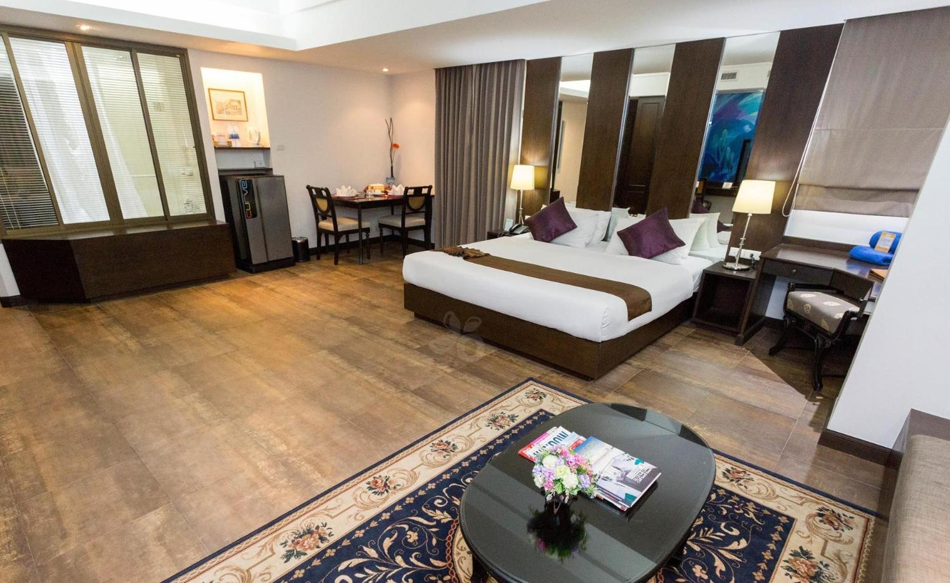 Junior Suite,818319044:JPEG