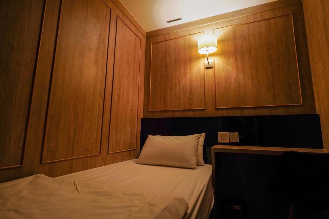 Single Room Shared Shower Toilet,1467003257:JPEG