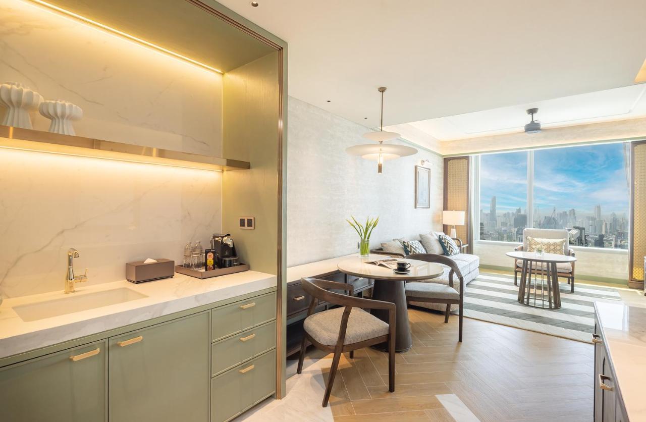 Premium One Bedroom Suite Lounge Access