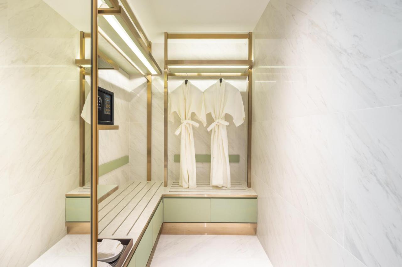 Premium One Bedroom Suite Lounge Access