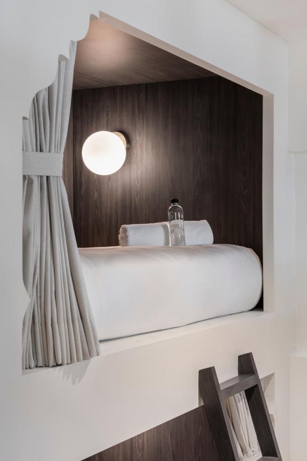 Mixed Dormitory Room
