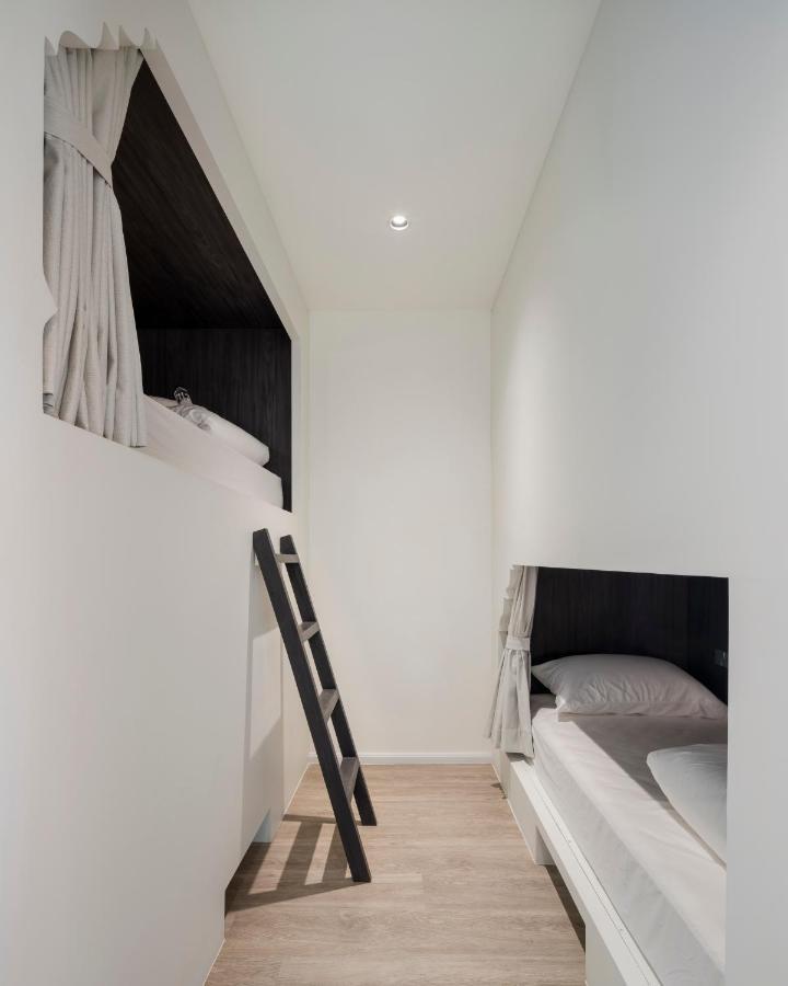 Mixed Dormitory Room