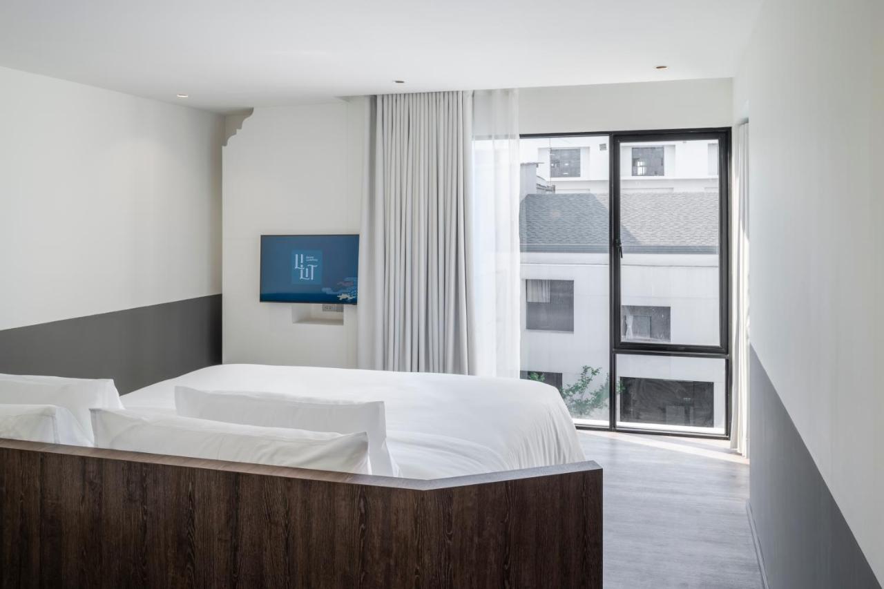 King Suite Pool View