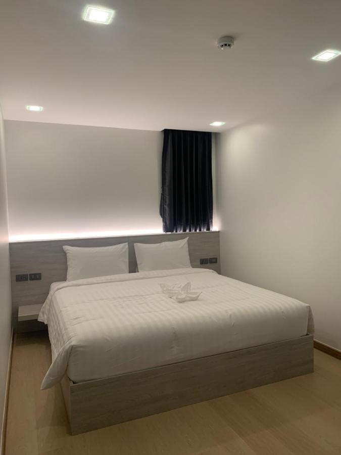 Deluxe Double Room Shower