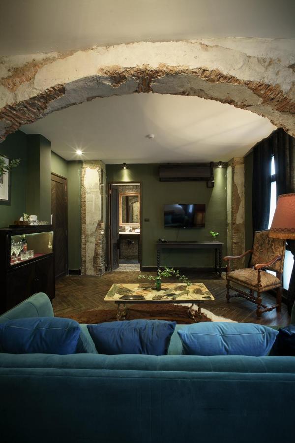 Royal Suite,1487553976:JPEG