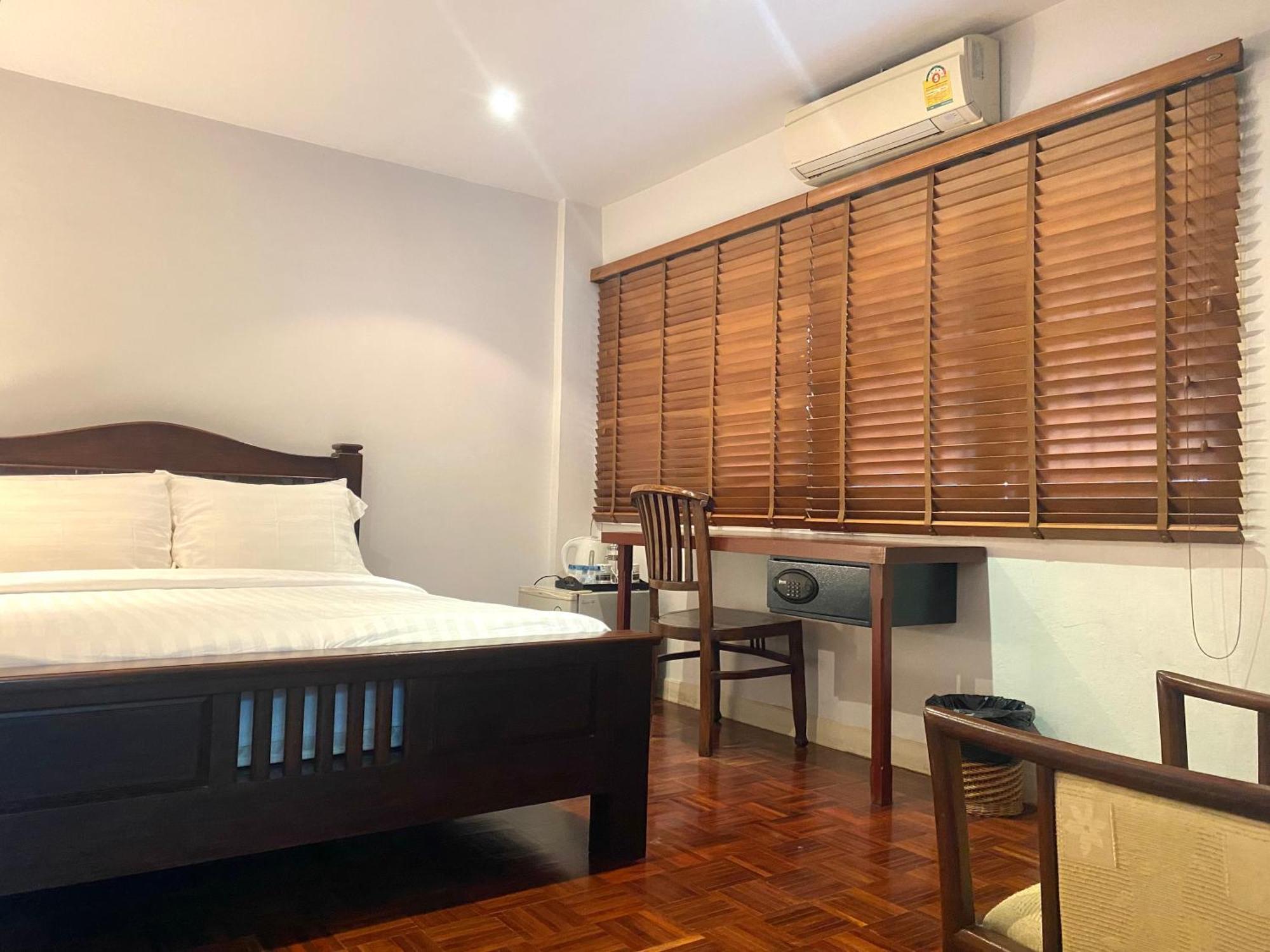 Standard Queen Room