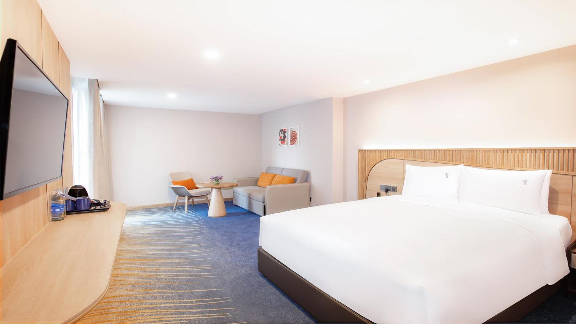 Queen Suite Kitchenette