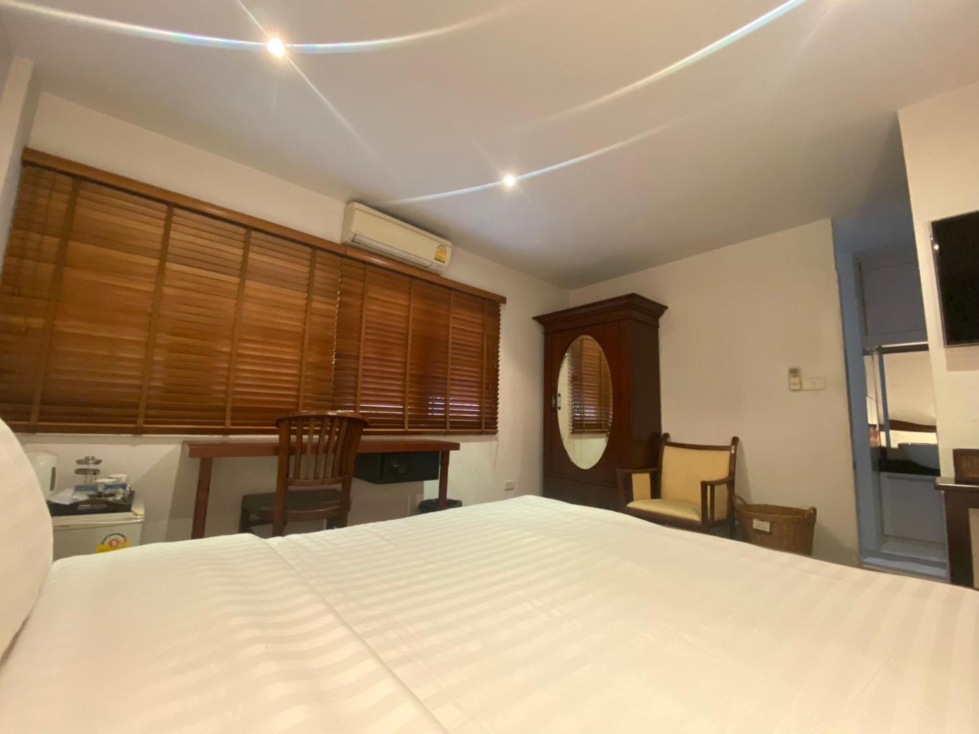 Standard Queen Room