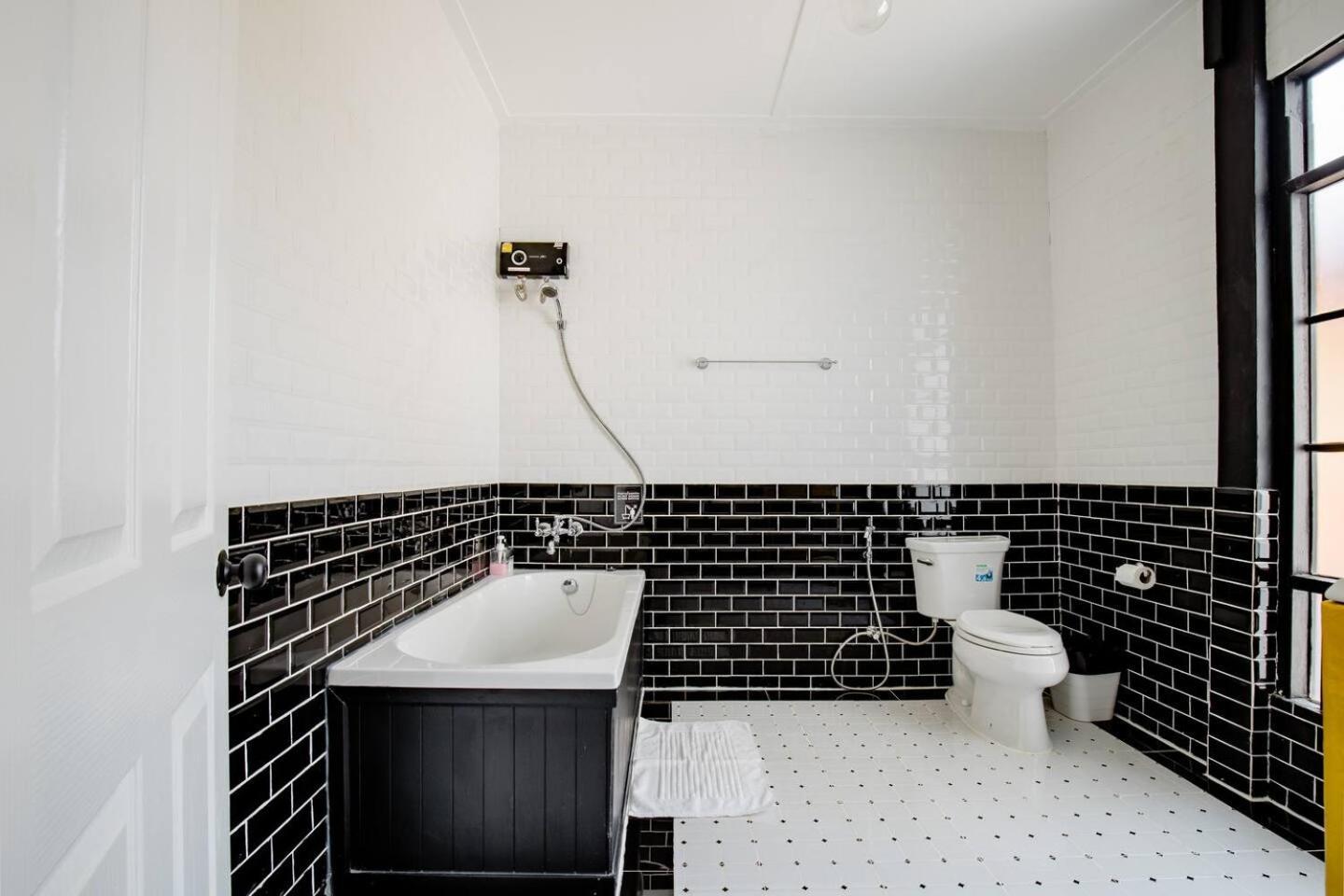 Deluxe Double Room Bath,1615465211:JPEG