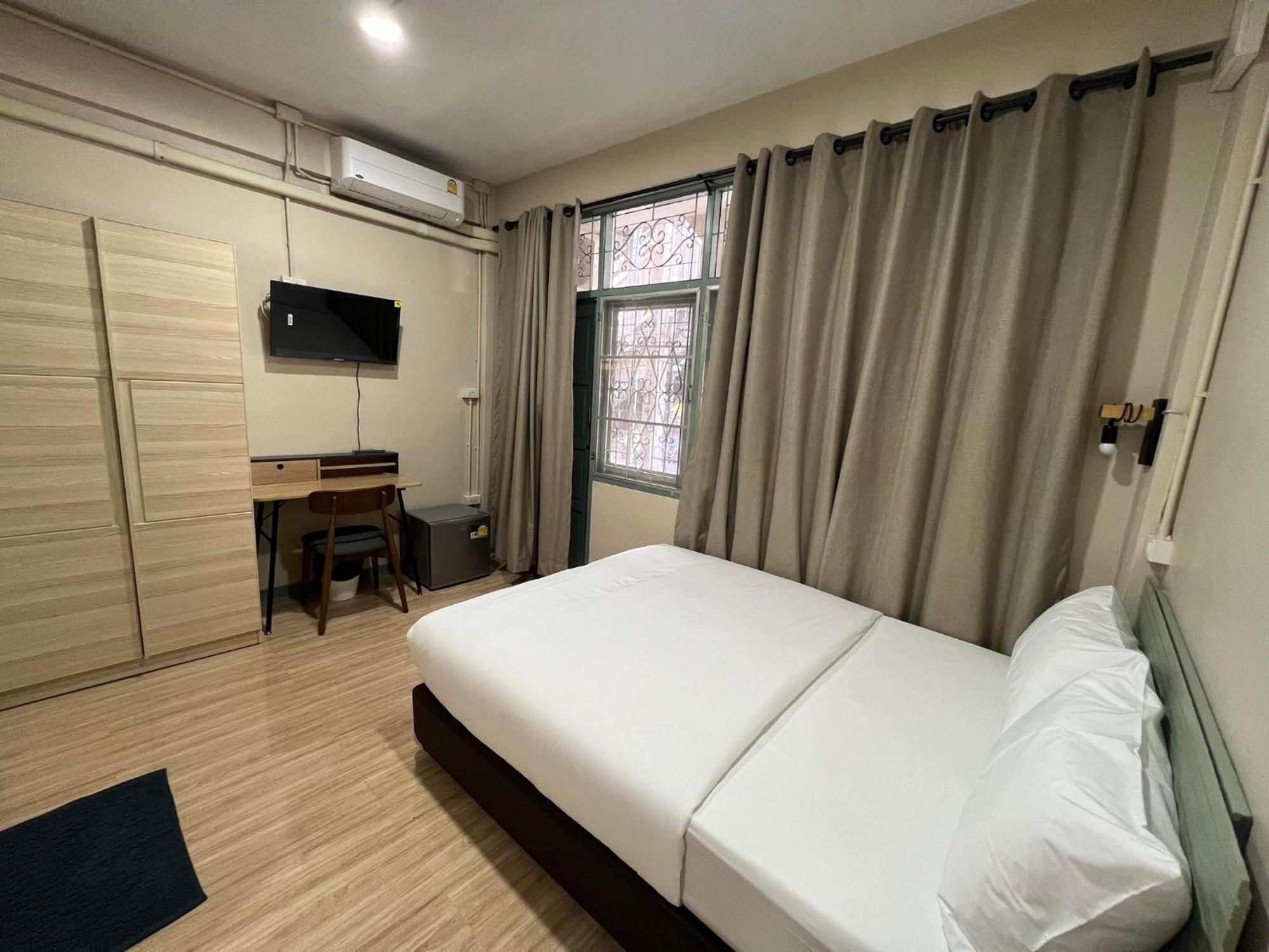 Standard Queen Room