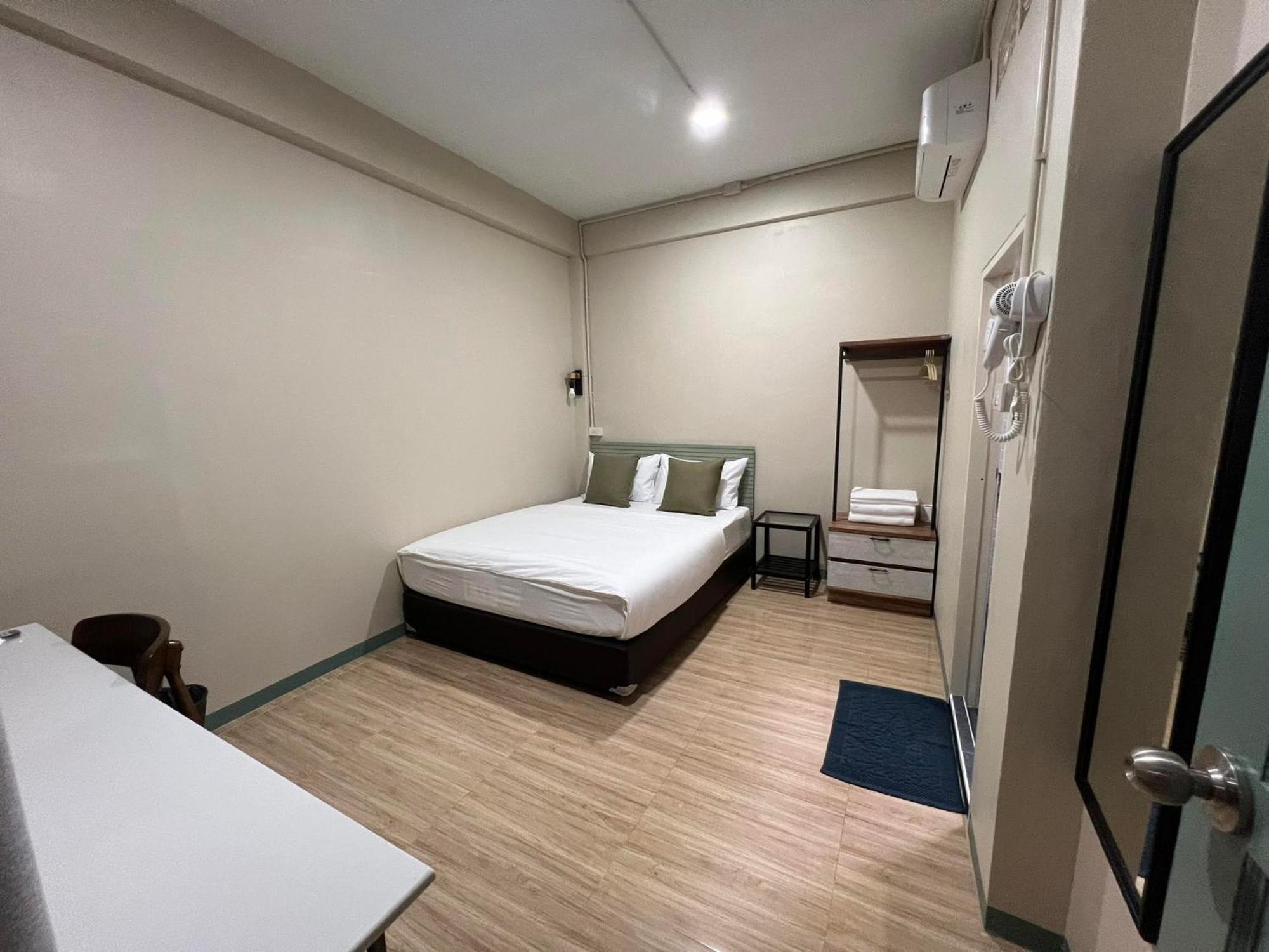 Economy Double Room No Window