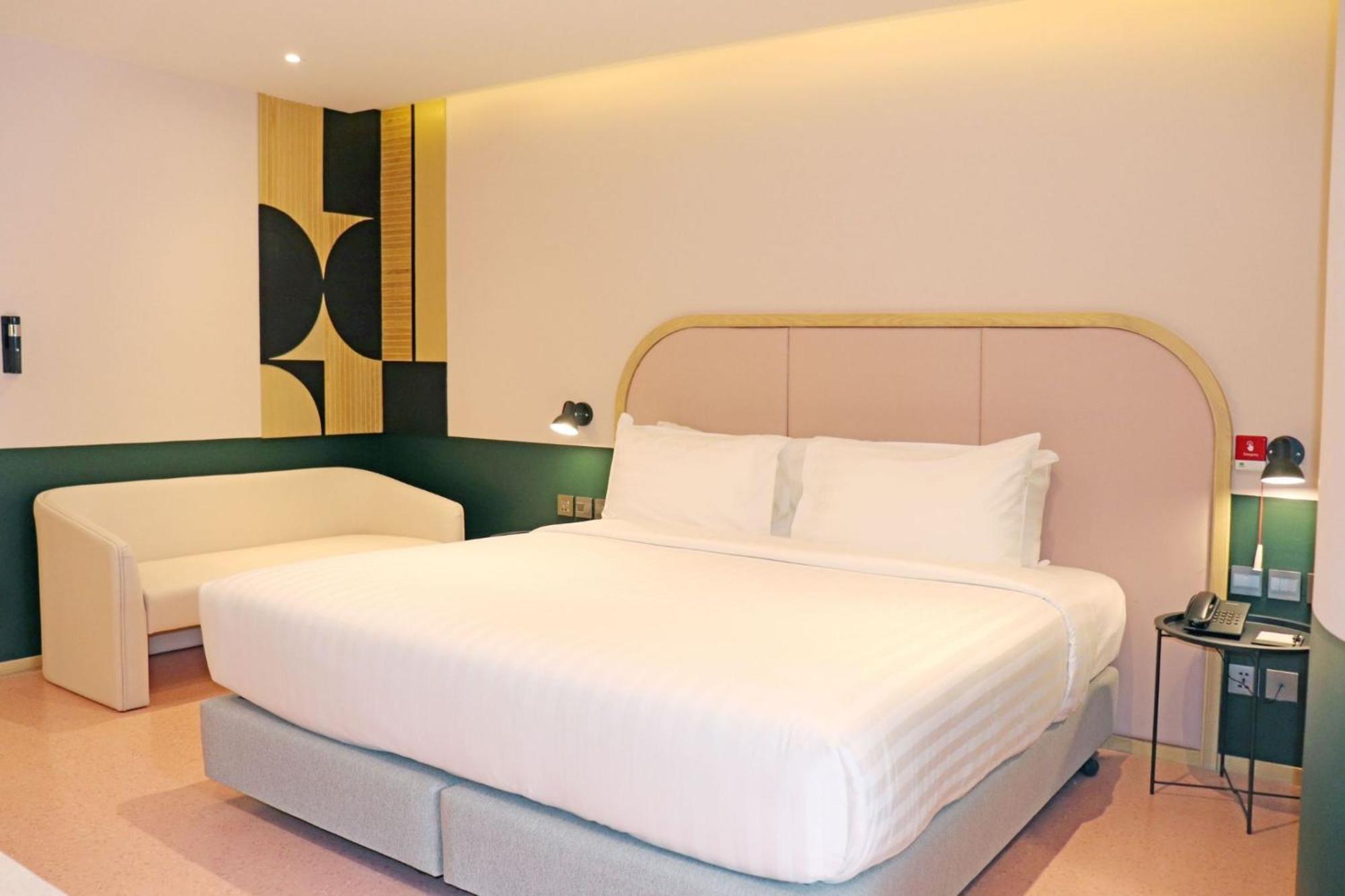 Deluxe Double Room Shower