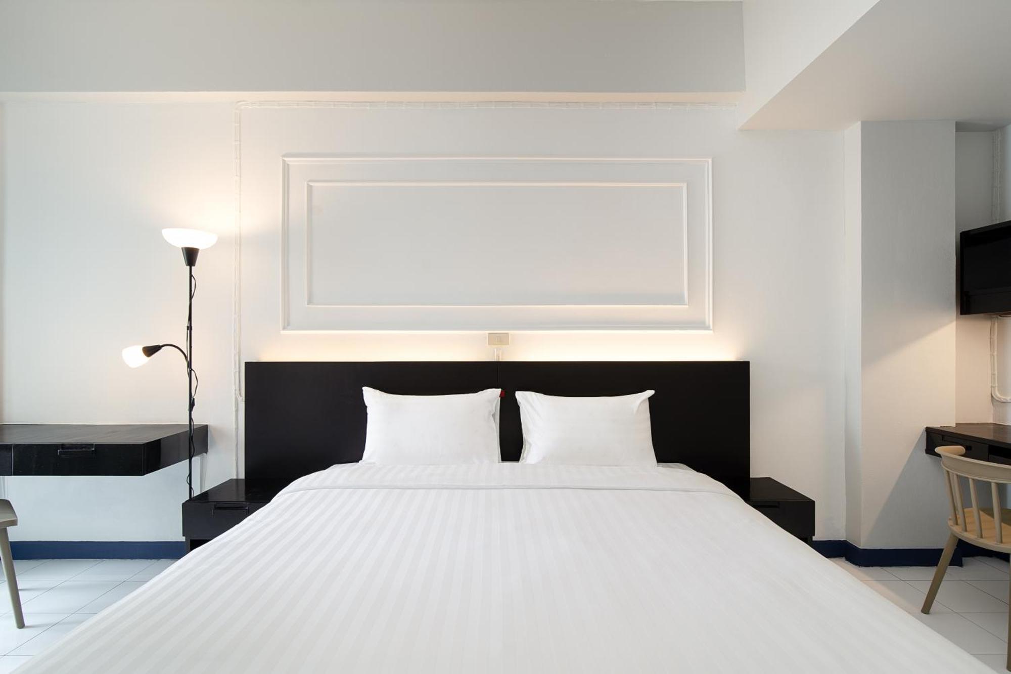 Deluxe Double Room,1705244146:JPEG