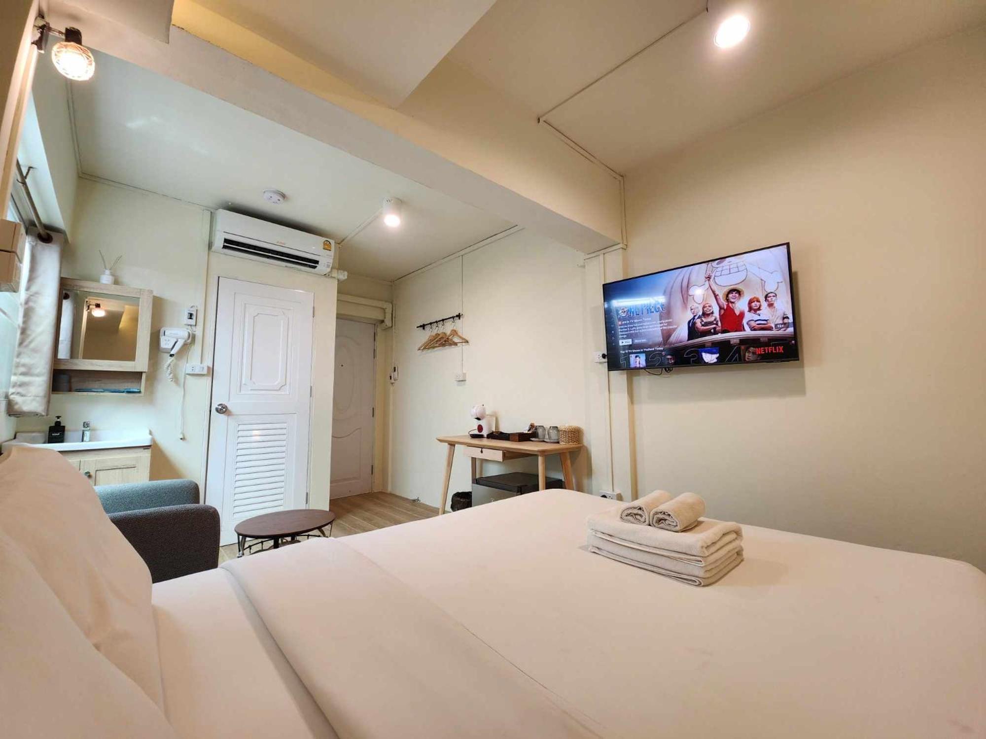 Standard Queen Room