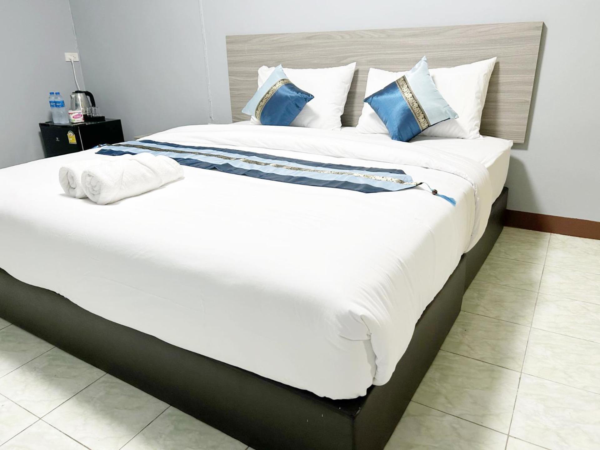 Superior King Room,585016407:JPEG