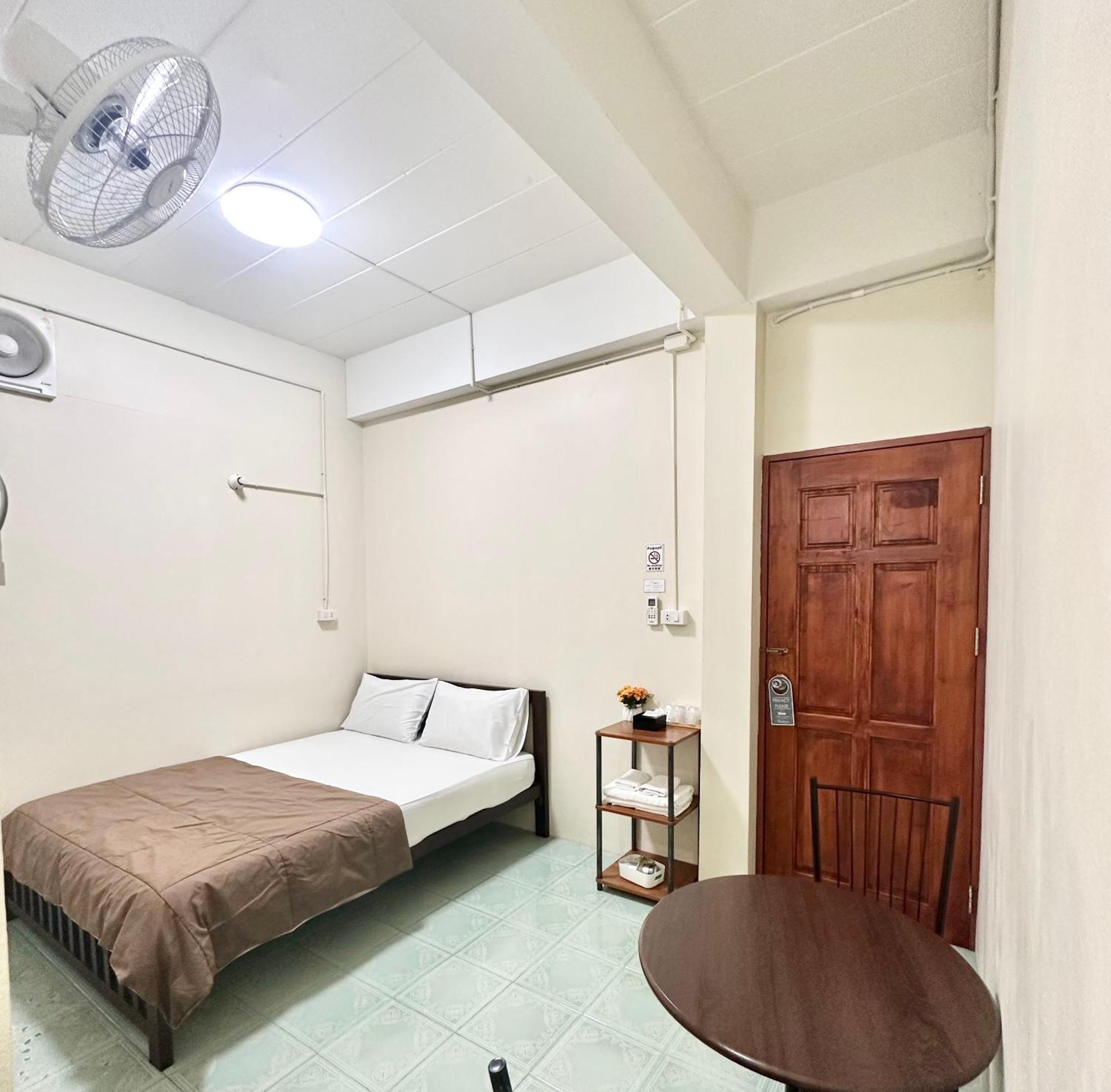 Standard Queen Room