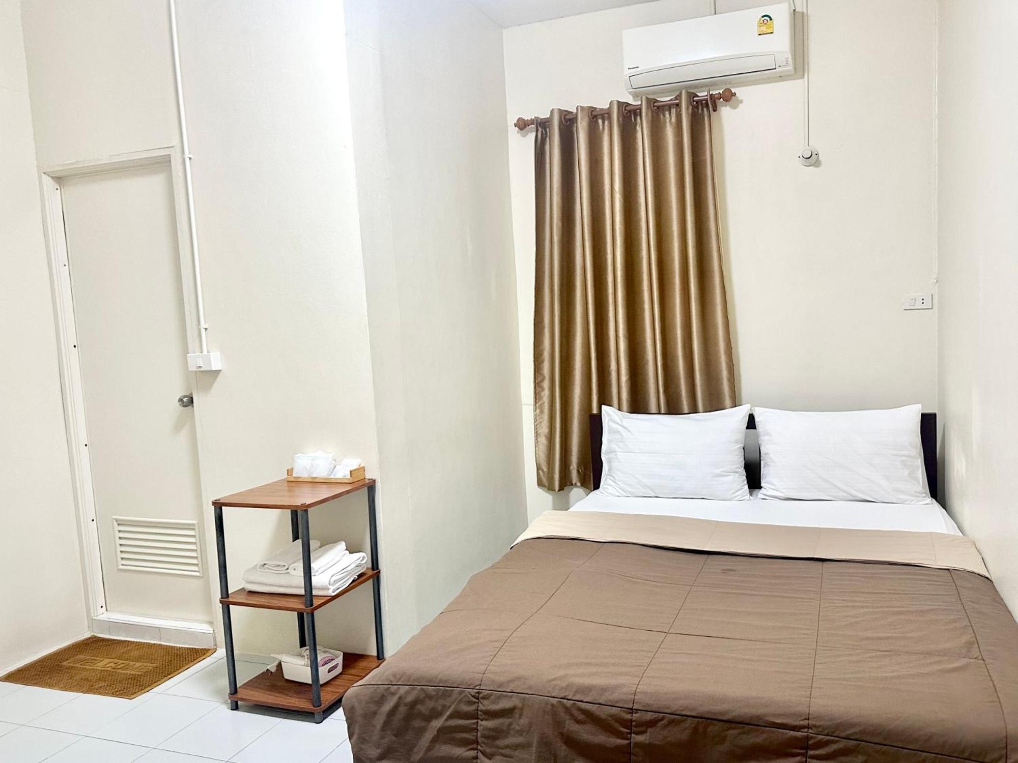 Standard Queen Room