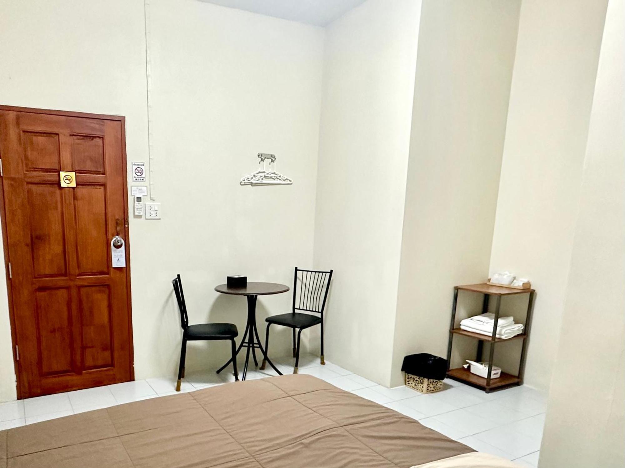 Standard Queen Room