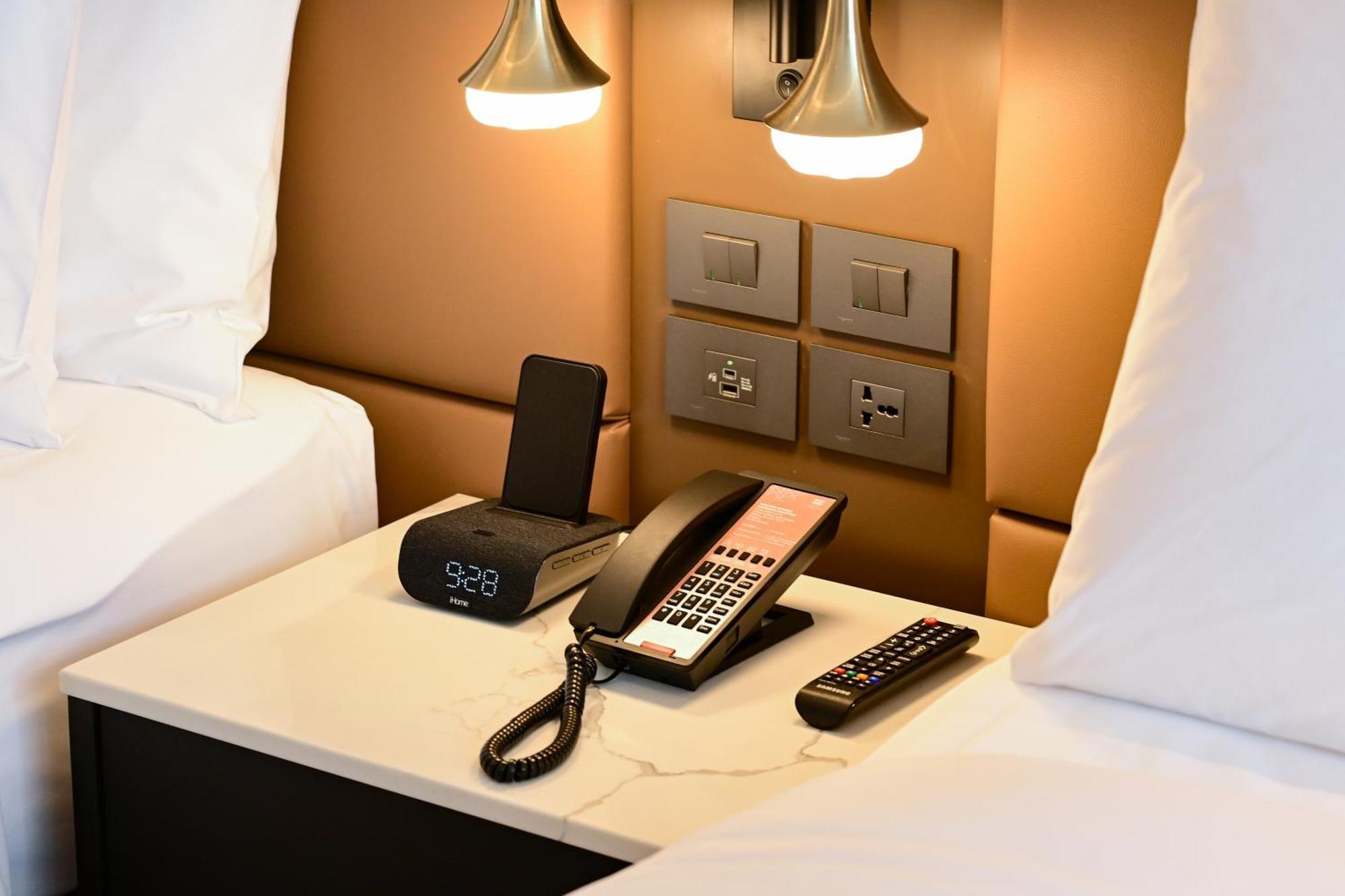 Superior Topaz King Room